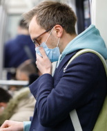 Covid, influenza e bronchiolite, in Francia governo chiede di usare mascherina e vaccinarsi